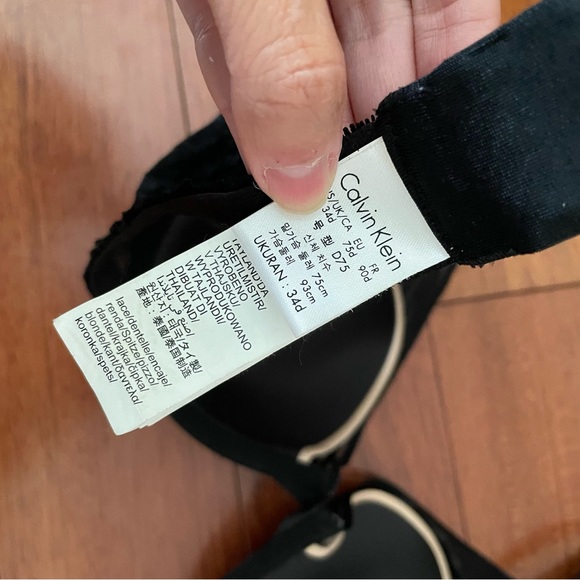 Calvin Klein Vixen Molded Lace Bra - Picture 5 of 7